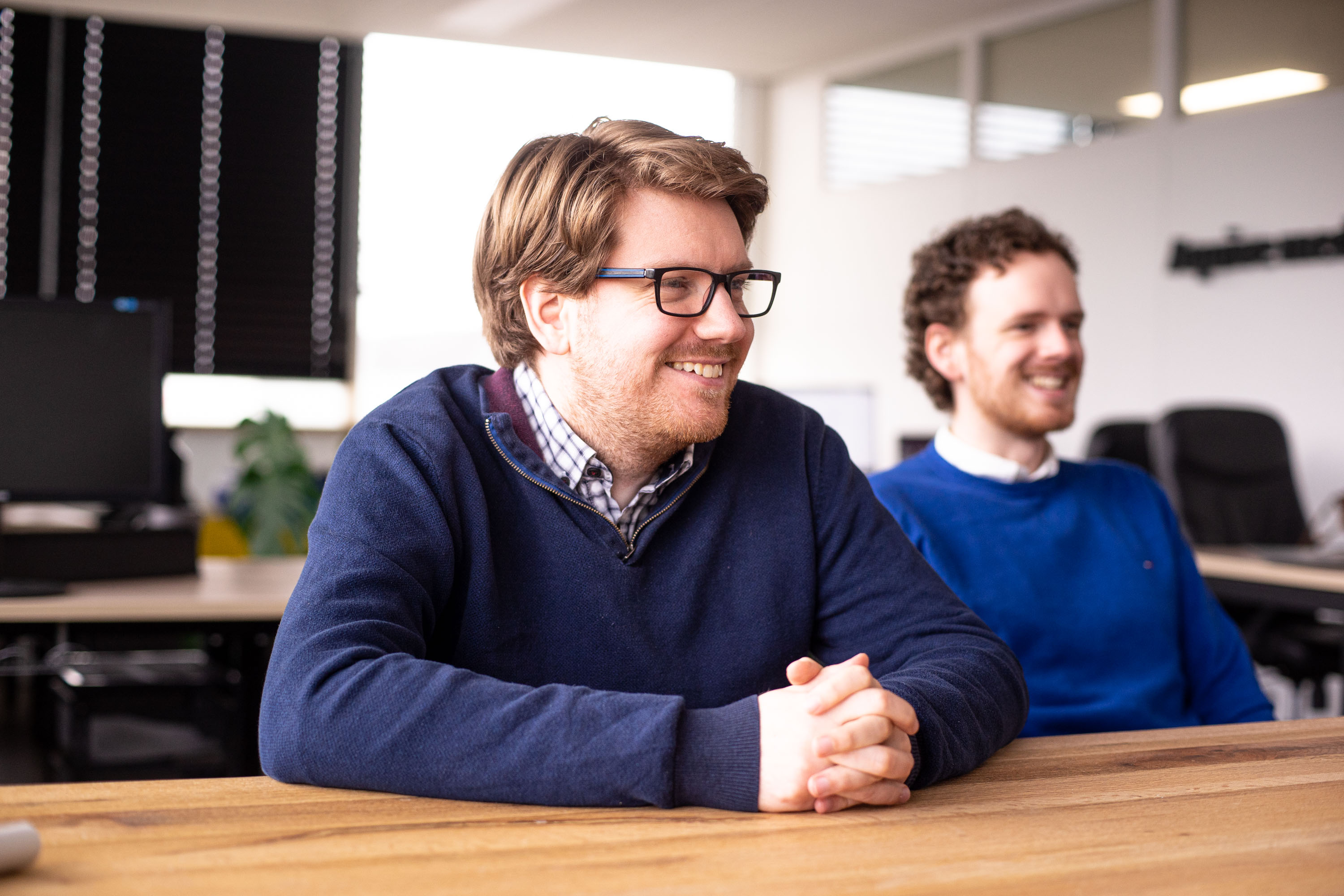 Jeroen en Ivo aan de grote tafel